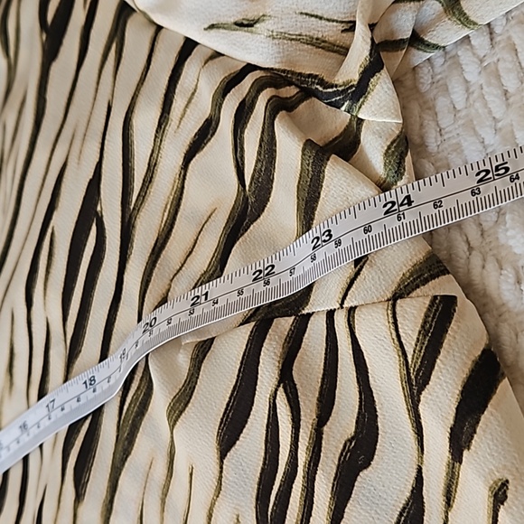 Vince Camuto 1x green and ivory open collar blouse - Picture 12 of 16